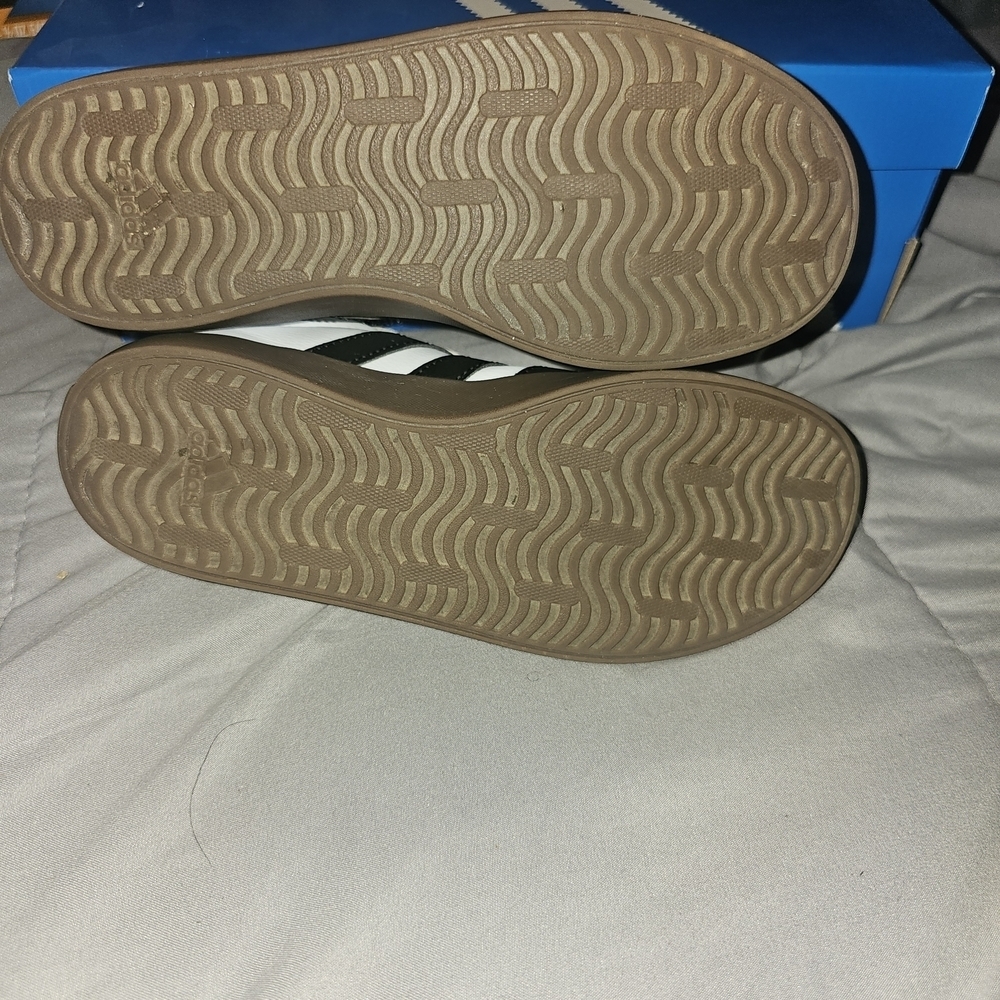 Adidas Kids White and Black Sneakers with Brown Sole - Picture 6 of 7